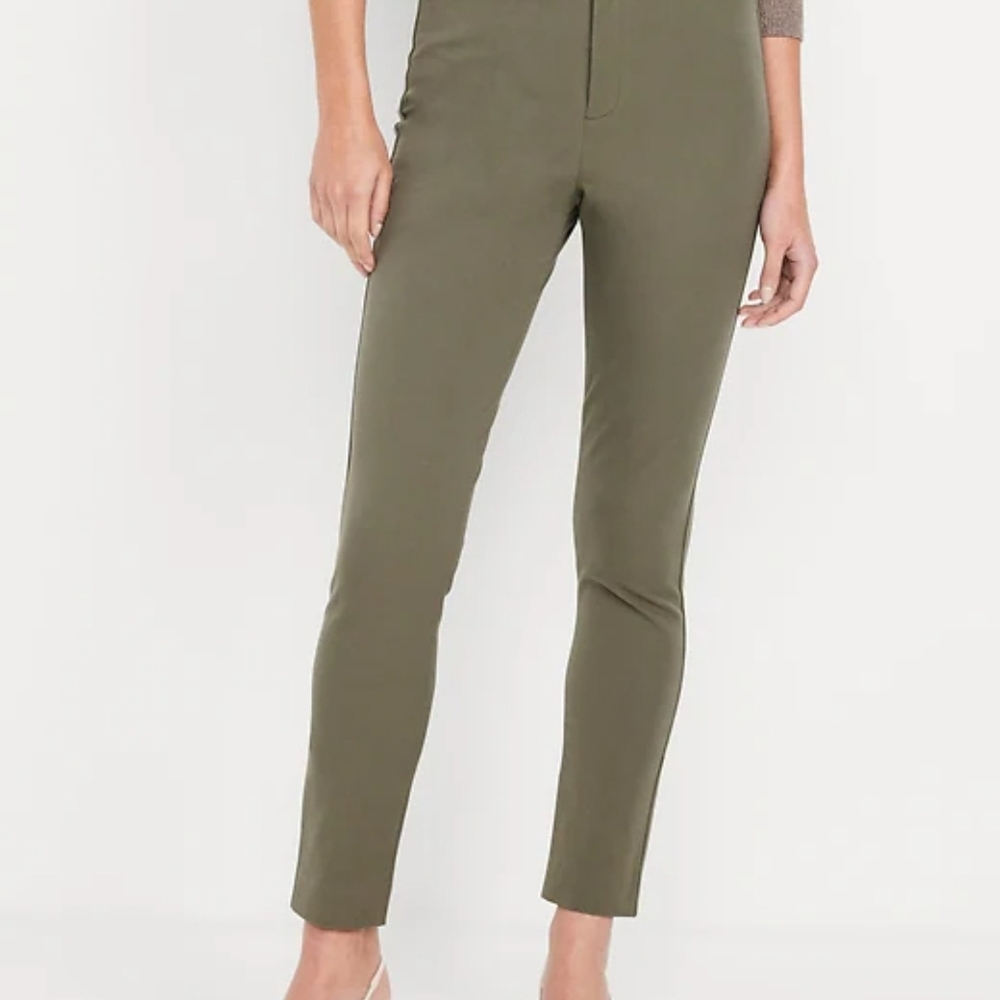 Old Navy Women's Cropped Pants in Olive